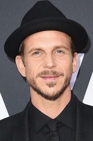 Gustaf Skarsgard
