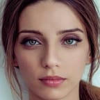 Анжела Сарафіан