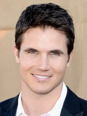 Robbie Amell