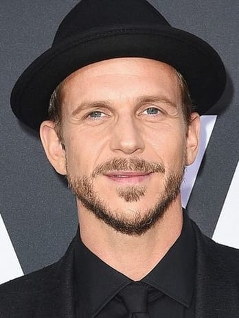 Gustaf Skarsgard