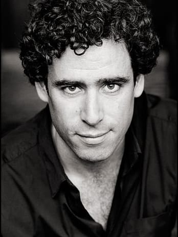 Stephen Mangan